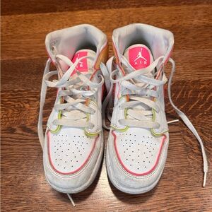 Air Jordan 1 Mid SE GS Edge Glow